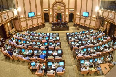 އިހުލާސްތެރިކަމެއް ހުރީ ވިއްޔާ ބޮޑެތި މުސާރަތައް ކުޑަކޮށްލާ!