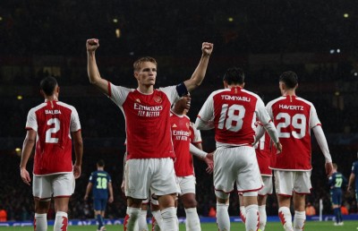 ހަ އަހަރުފަހުން ޗެމްޕިއަންސް ލީގަށް އާސެނަލް އެނބުރި އައުން ފަސޭހަ މޮޅަކުން