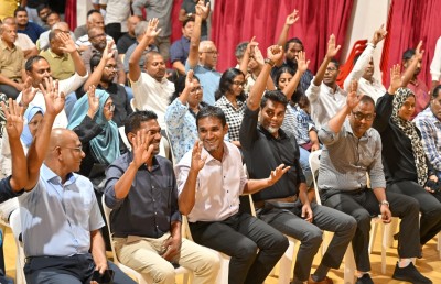 ނިޒާމީ ވޯޓު ނަގަން ކުރިންވެސް މަޝްވަރާ ކުރި، ރައީސަށް ޑިމޮކްރެޓްސް މިހާރު އިތުބާރެއް ނުކުރޭ!