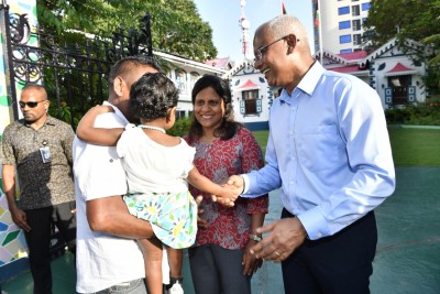 ރައީސްގެ ދެކަނބަލުން މިއަދު އެންމެ ބޮޑަށް ހަނދާންވީ އީދު ނަމާދާއި އާއިލާގެ މަތިން