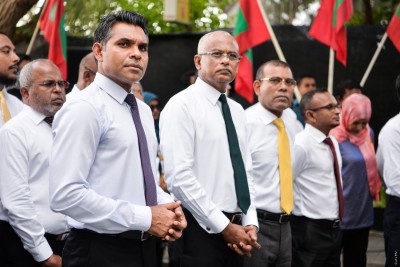 ރައީސްއާއި ނައިބުގެ މުސާރަ ކުޑަކުރަން ނިންމި ނިންމުން ގާނޫނާ ހިލާފު