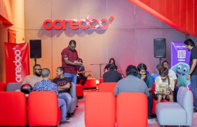 މޫލީއިން އައިފޯން ޕްރީއޯޑަރު ކުރި ކަސްޓަމަރުންނަށް ފޯނު ހަވާލުކޮށްފި