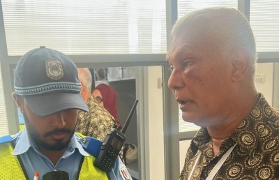 މުއިއްޒު މާ ކުރީގައި، 450 ފޮށިން 12،000 ވޯޓު ތަފާތު