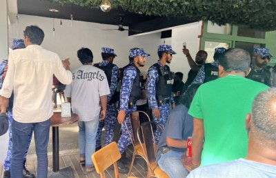 މުއިއްޒު މާ ކުރީގައި، 450 ފޮށިން 12،000 ވޯޓު ތަފާތު