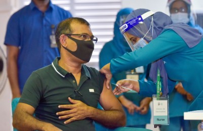 އިތުރު އިޖުރާތްތަކަށް ވުރެ އަވަސްކުރަންވީ ވެކްސިން ޖެހުން: ނަޝީދު