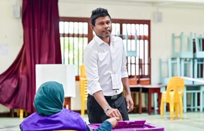 މުއިއްޒު މާ ކުރީގައި، 450 ފޮށިން 12،000 ވޯޓު ތަފާތު