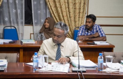 ރިޔާސީ ކޮމިޝަންތަކާ ގުޅޭ މައްސަލަ ދެކޮމެޓީ އަކަށް