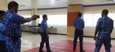 ކަރަންޓް ފިސްތޯލަ ބޭނުކުރާނީ ހާއްސަ ތަމްރީން ލިބިފައިވާ ފުލުހުން