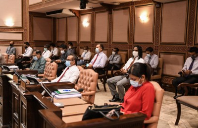 އިންތިގާލީ މަރުހަލާގައި ކައުންސިލަރުންގެ ބޮޑެތި ބާރުތަކެއް އަތުލަން ފާސްކޮށްފި