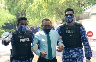 މުޒާހަރާކުރި މައްސަލާގައި އަބްދުއްރަހީމްގެ މައްޗަށް ތިން ތުހުމަތެއް، ދަތުރުފަތުރަށް ހުރަސް އެޅުން ހިމެނޭ