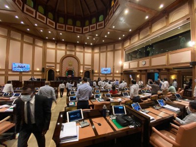ޝިޔާމަށް އަނިޔާކުރުމަށް އެންގެވިކަމުގެ ތުހުމަތު ނަޝީދަށް، މައްސަލަ ބެލުމަށް ފުލުހަށް