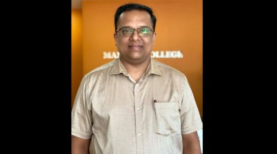 މަންދު ކޮލެޖުގެ ލެކްޗަރާއަކު ކޮވިޑް ޖެހިގެން ނިޔާވެއްޖެ