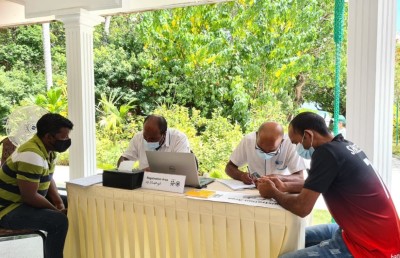 ރިސޯޓުތަކުގައި ވެކްސިން ދޭން ފަށައިފި