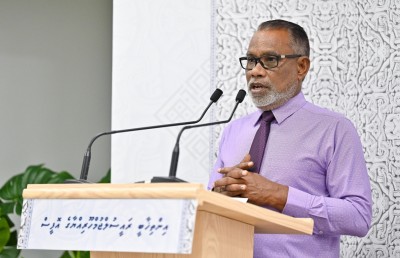ސިޔާސީ މަގާމުތަކުގައި ތިބި މީހުން ސިވިލް ސާވިސްއަށް ބަދަލުކުރަން ސަރުކާރުން އެބަ އުޅޭ: އަދުރޭ