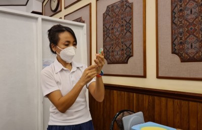 ރިސޯޓުތަކުގައި ވެކްސިން ދޭން ފަށައިފި