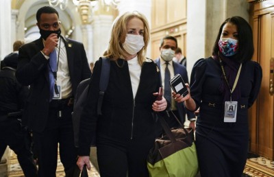 ސެނެޓްގެ ޝަރީއަތް: ޓްރަމްޕަށް ހުކުމް އަންނަން ޖެހޭ، އެހެން ނޫނީ ދެން ވެސް އެކަން ކުރާނެ