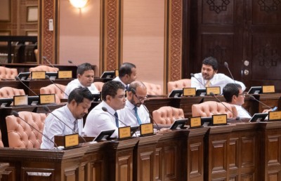 ފަނޑިޔާރުންގެ ގާނޫނާއި ގާނޫނީ ފަންނުގެ ގާނޫނަށް އިސްލާހު ގެންނަ ބިލް އަނެއްކާވެސް އަނބުރާ ކޮމިޓީއަށް