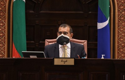 ހަތިޔާރާއެކު ދެ މުއައްސަސާ ރާއްޖޭގައި އޮތުން ބުއްދިވެރިއެއް ނޫން: ނަޝީދު