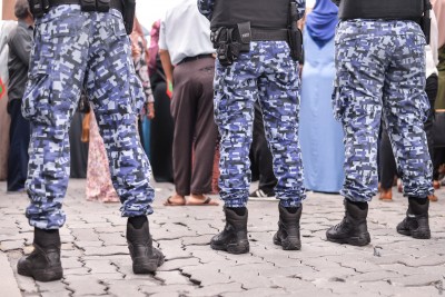 މީހަކަށް  "އަނިޔާކުރި" ތިން ފުލުހަކު ވަޒީފާއިން ވަކިކޮށްފި