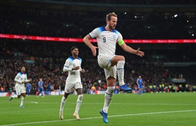 ވެމްބްލީގައި އިޓަލީ ބަލިކޮށް އިނގިރޭސީން ޔޫރޯގެ ޖާގަ ޔަގީން ކޮށްފި