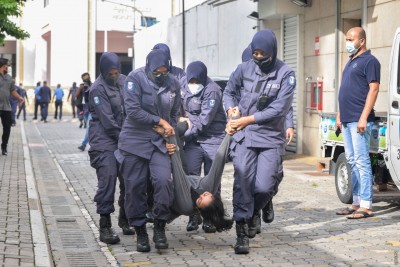ނަވާނަވައިގެ މުޒާހަރާ ރޫޅާލީ ރަނގަޅަކަށް ނޫން: ހޯމް މިނިސްޓަރު