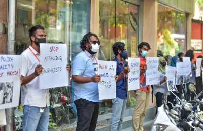 ނޫސްވެރިންނަށް ކުރާ އަނިޔާތަކާ ދެކޮޅަށް ގިނަ މީޑިއާތަކަކުން ތެދުވެއްޖެ