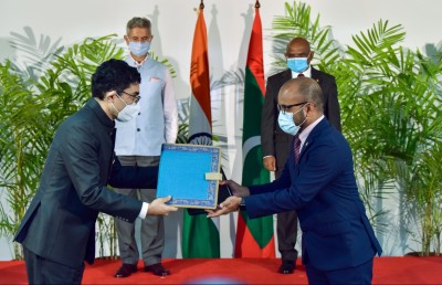 ރާއްޖެ އަށް ފަސް ދާއިރާއަކުން އިންޑިއާއިން އެހީވުމުގެ އެއްބަސްވުންތަކުގައި ސޮއިކޮށްފި