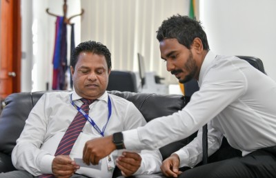 ސިޔާސީ ބޭނުމަށް ކުންފުނިތައް ނޮޅާލުން: ރިހޭ ފައިގައި ޖެހުން ކަހަލަ ކަމެއް!