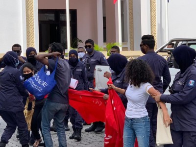 މަޖިލިސް ދޮށުގައި "މަޖިލިސް ހޭލައްވާ" ފެށުމާ އެކު ދުރަށް ޖައްސައިފި