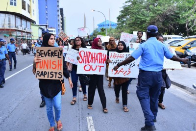 ސަފާރީ ރޭޕް ކޭސް: ތުހުމަތު ކުރެވޭ މީހުން ފުލުހުން ދޫކޮށްލުމުން ފާޑުކިޔަނީ