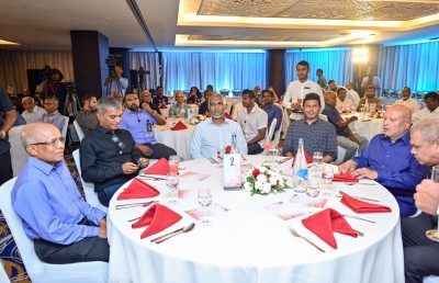 މަޖިލިހަށް ނުކުންނަ އަންހެނުން ސްޕޮންސަ ކޮށްދޭން ވިޔަފާރިވެރިންގެ ކިބައިން މުއިއްޒު އެދިވަޑައިގެންފި