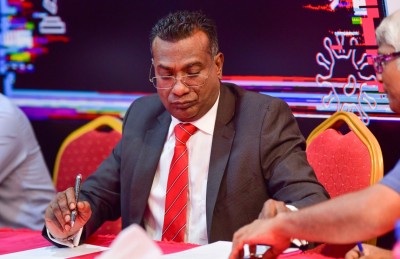ކޯލިޝަން އެއްބަސްވުމެއް އޮތްތޯ ބަލަން މަޖިލީހުގެ ކޮމިޓީއަކުން ރިފްއަތާ ސުވާލުކުރަނީ