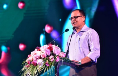 މެމްބަރު އާދަމް ޝަރީފުގެ 40 އަހަރުގެ ހިދުމަތަށް ނަޝީދުގެ ތައުރީފު