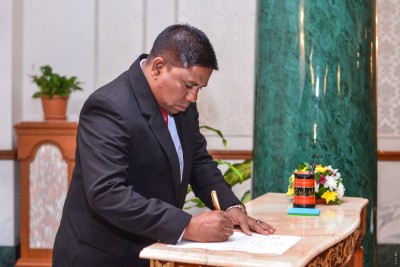 ހަސަން ނަޖީބު ފަނޑިޔާރުކަމުން ވަކިކުރަން މަޖިލީހަށް ފޮނުވަން ޖޭއެސްސީން ނިންމައިފި