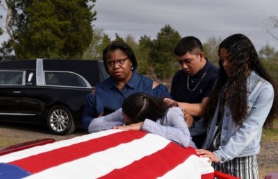 އެމެރިކާއިން ބައި މިލިއަން މަރު: ހިތްފަޅައިގެންދާވަރުގެ ބޮޑު ގެއްލުމެއް