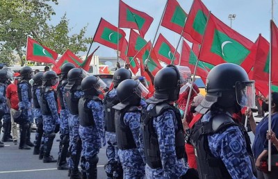 ޕީޕީއެމް އޮފީސް "ބަންދުކޮށް" އިދިކޮޅުގެ އިސް ބޭފުޅުން ފުލުހުންގެ ބެލުމުގެ ދަށަށް