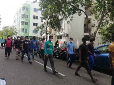 ފުލުސް ފްލެޓްތަކުގެ މަސައްކަތް ކުރާ ބިދޭސީންނަށް މުސާރަ ނުދޭތީ މުޒާހަރާކޮށްފި