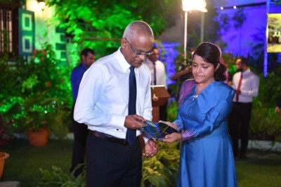މިނިސްޓަރުގެ އިލްތިމާސެއް: ޒަމާނާ އެއްގޮތަށް ލިޔުންތެރިކަން ތަރައްގީކުރޭ