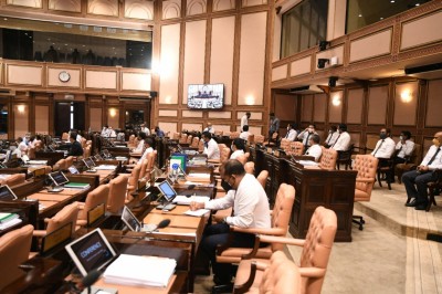 އައްޑޫ، ކުޅުދުއްފުށި ޕޯޓަށް އެތެރެކުރާ ގިނަ މުދަލުގެ ޑިއުޓީގެ ދެބައިކުޅަ އެއްބައި ކުޑަކުރަން ފާސްކޮށްފި