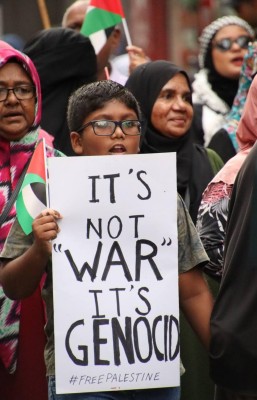 ފަލަސްތީނަށްޓަކައި އަންހެނުންގެ ތަފާތު ހިނގާލުމެއް ބާއްވައިފި