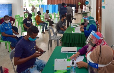 ރާއްޖޭގެ ކޮވިޑް ވެކްސިން ކެމްޕެއިނަށް ބަންގްލަދޭޝްގެ މެޑިކަލް ޓީމެއް