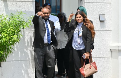 ކޯޓަށް ހުށަހެޅީ ޑިމޮކްރެޓްސްއަށް ސިޔާސީ ސުވާލެއް؛ މައްސަލަ ބެލިދާނެކަމާ މެދު ބޮޑު ބަހުސެއް!