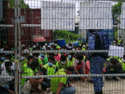 މޫނަށް ބެލުމެއް ނެތި ފިޔަވަޅު އަޅާށެވެ.