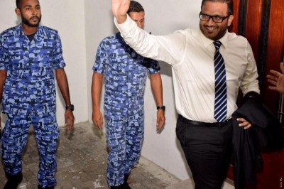 އަދީބުގެ ޕާސްޕޯޓު ހިފަހައްޓައިފި