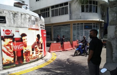 އިދިކޮޅު މުޒާހަރާ ހުއްޓުވަން މަގުތައް ބަންދުކޮށްފައި