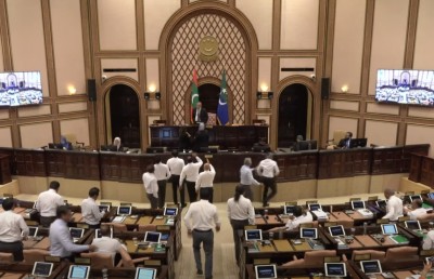 ބަހަނާތައް ހައްދުން ނެއްޓި، ނަޝީދުގެ އިތުބާރު ގެއްލެނީ!
