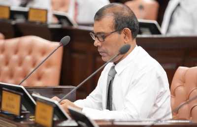 އަމީރު ޝަރީއަތަށް ފޮނުވަން ނަޝީދު ގޮވާލައްވައި، ޑިމޮކްރެޓުންގެ ހަޅޭކުގެ ތެރޭ ދެ ބަޖެޓު ހުށަހަޅައިފި