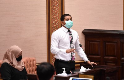 އަލީ އާޒިމް އުޅުއްވަނީ އަޅުގަނޑު ލައްވައި ހަޑި ކަންތައްތަކެއް ކުރުވަން: މަހްލޫފް