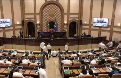 މަޖިލީހުގެ ނިޒާމު ގެއްލުވާލައި، ނަޝީދުގެ މައްސަލަ އަނެއްކާވެސް ހުއްޓުވައިފި