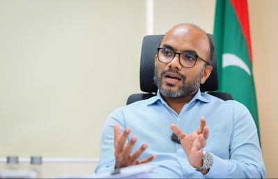 އާލާސްކަންފުޅާ އުޅުއްވާތީ ބަޖެޓު ހުށަހަޅަން މަޖިލީހަށް ވަޑައިނުގެންނެވޭނެ ކަމަށް އަމީރު އަންގަވައިފި